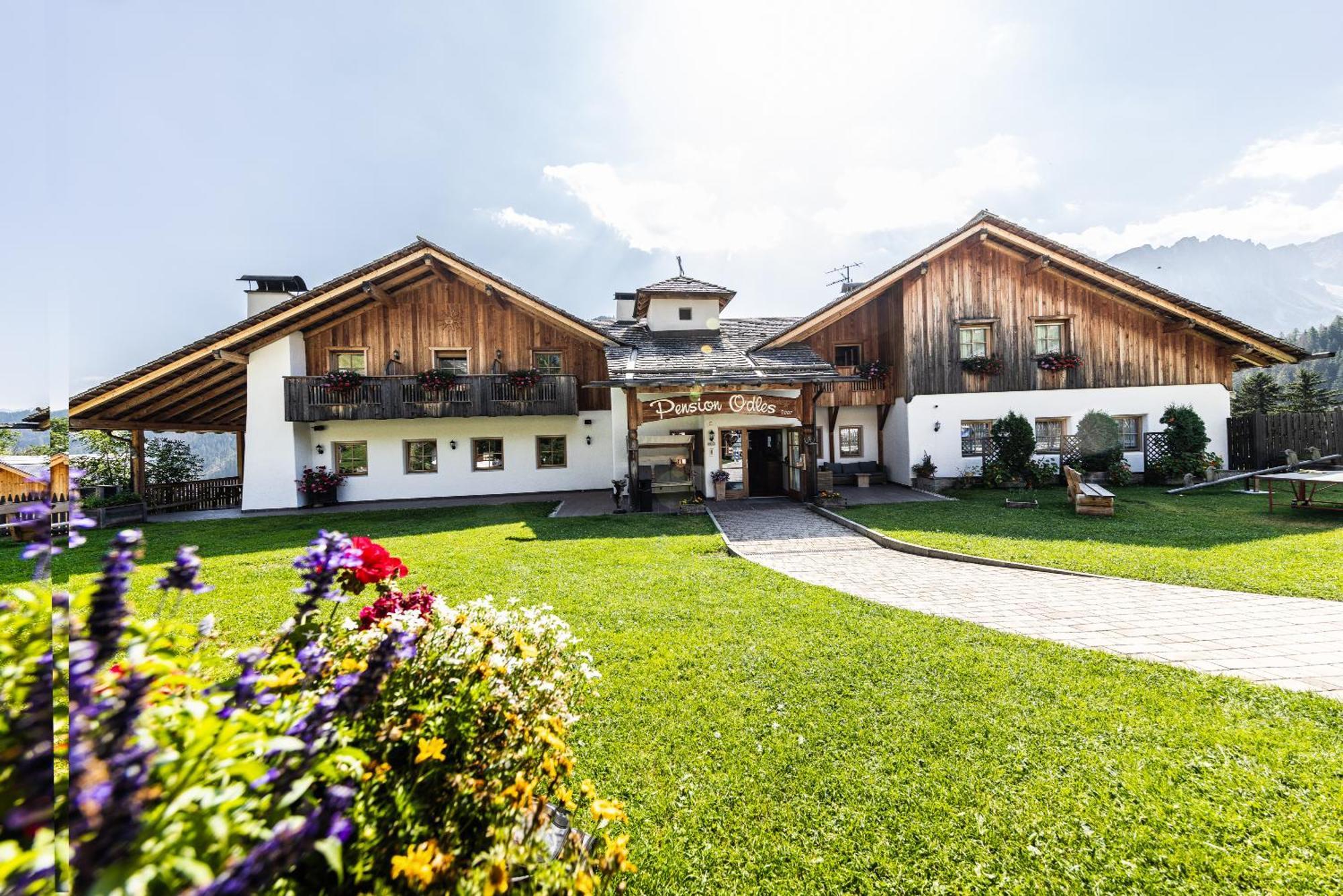 Hotel Pension Odles San Martino in Badia Exterior foto