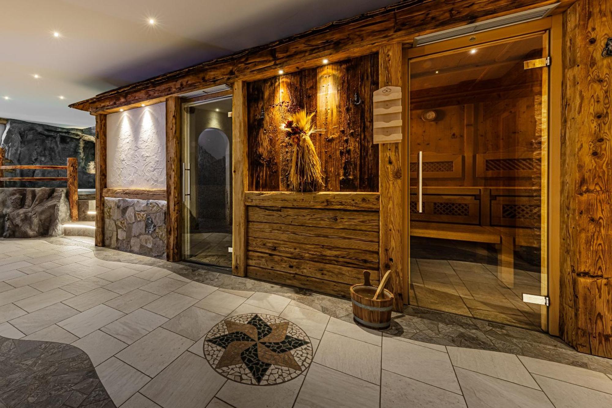 Hotel Pension Odles San Martino in Badia Exterior foto