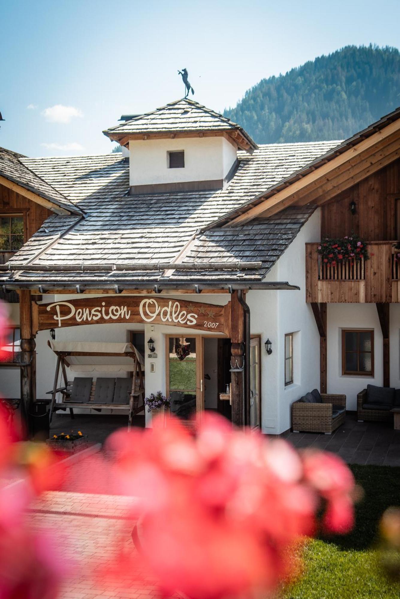 Hotel Pension Odles San Martino in Badia Exterior foto