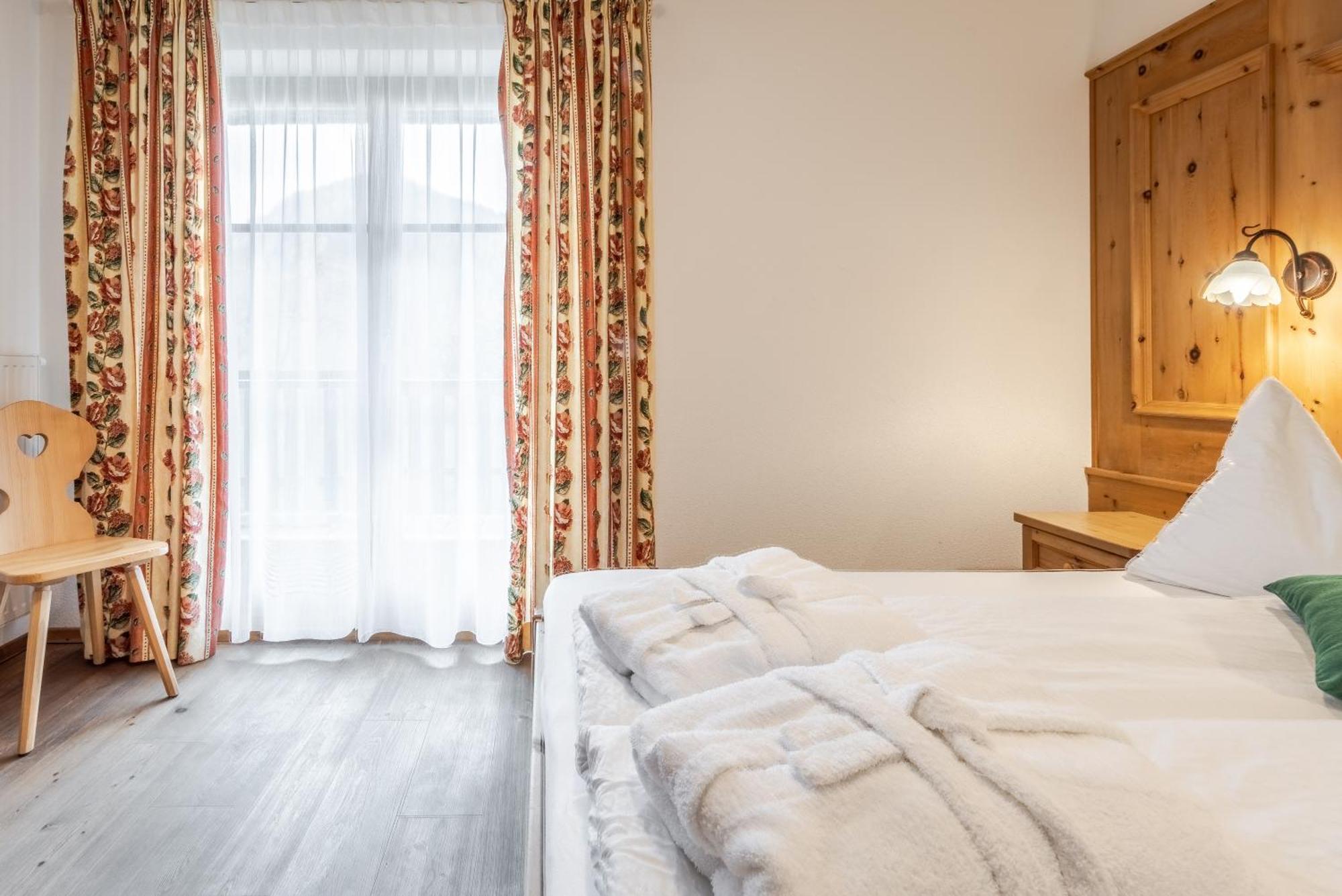 Hotel Pension Odles San Martino in Badia Exterior foto