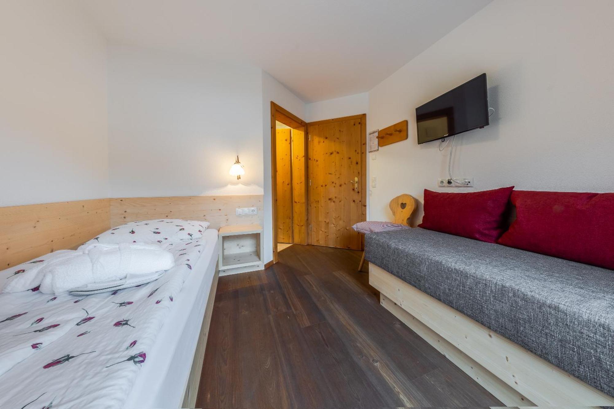 Hotel Pension Odles San Martino in Badia Exterior foto