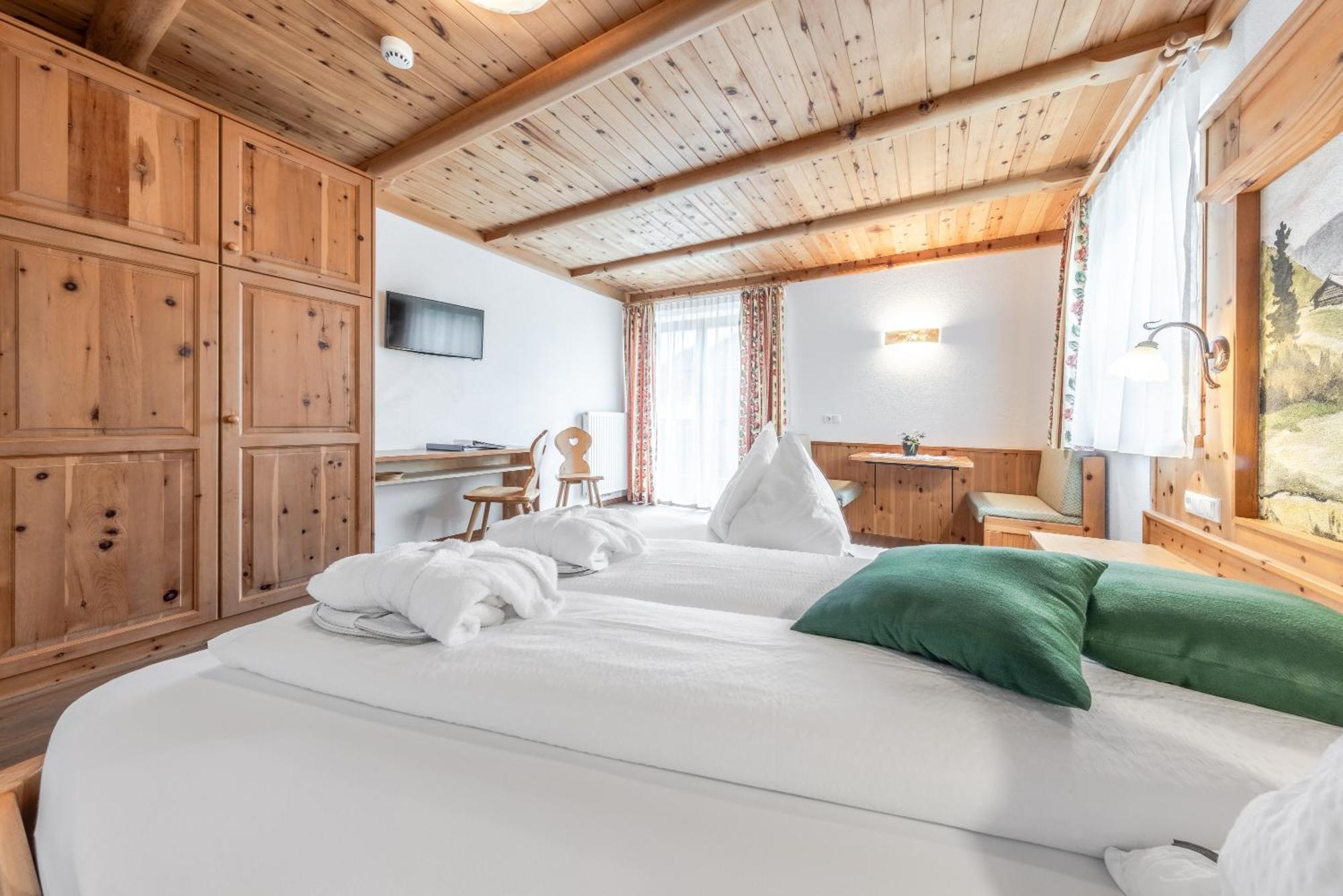 Hotel Pension Odles San Martino in Badia Exterior foto